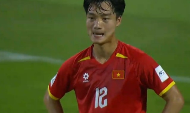 中欧体育app下载-韩国读秒绝平！比赛进入加时赛，越南球员落泪，阮庭北葬送好局