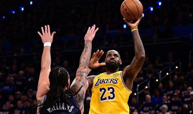 中欧体育登录入口-NBA季后赛｜湖人再度不敌雷霆，赛后全队找裁判理论